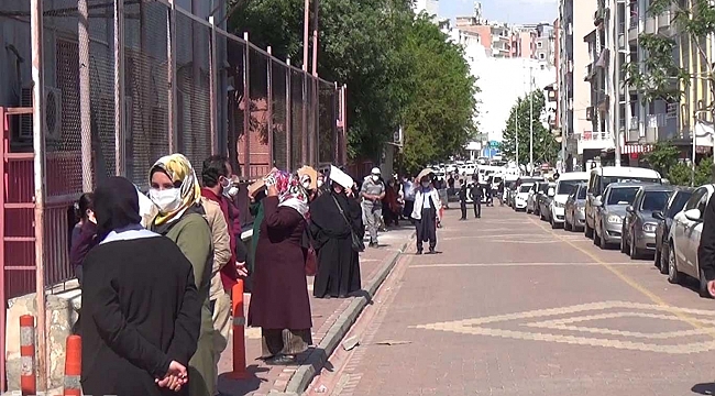 Adıyamanlı vatandaşlar PTT'nin diğer şubelerinde de hizmet verilmesini istiyor