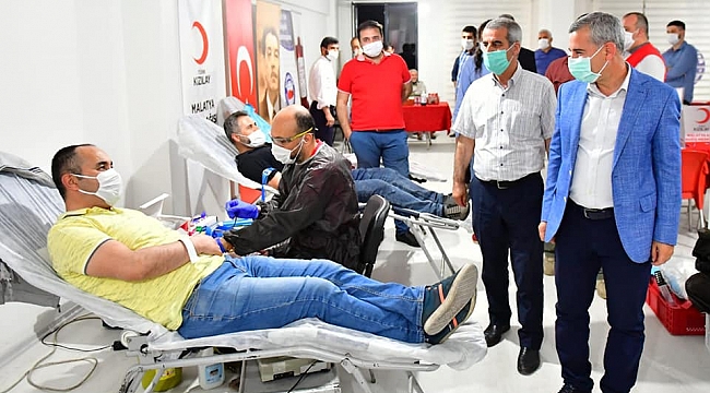YEŞİLYURT BELEDİYE BAŞKANI MEHMET ÇINAR’DAN TÜRK KIZILAY’ININ KAN BAĞIŞINA TAM DESTEK