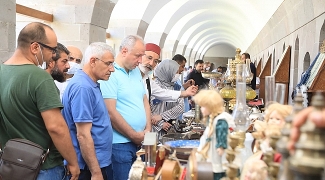 MALATYA’DA İLK ANTİKA PAZARI KERVANSARAY’DA AÇILDI