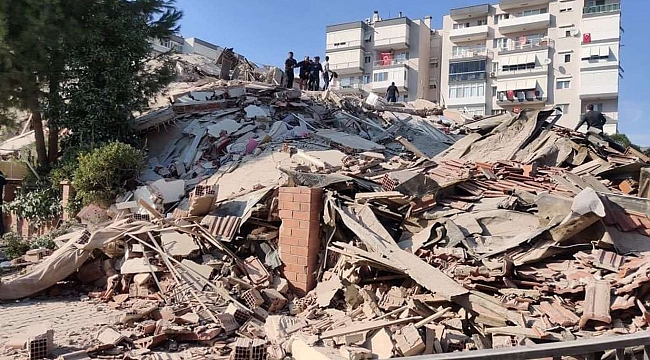 İzmir'deki depremde 4 kişi hayatını kaybetti, 120 yaralı var