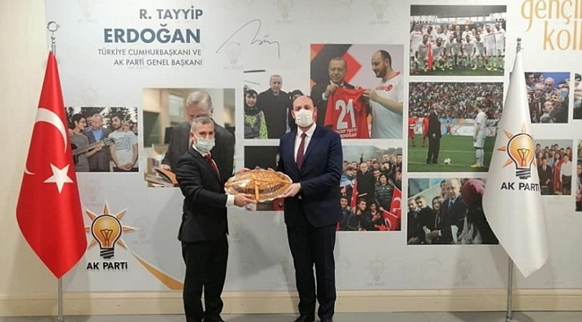 Ankara'da Birtakım Ziyaretlerde Bulundu