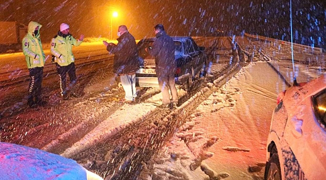 Malatya-Kayseri yolu yoğun kar yağışı nedeniyle ulaşıma kapandı