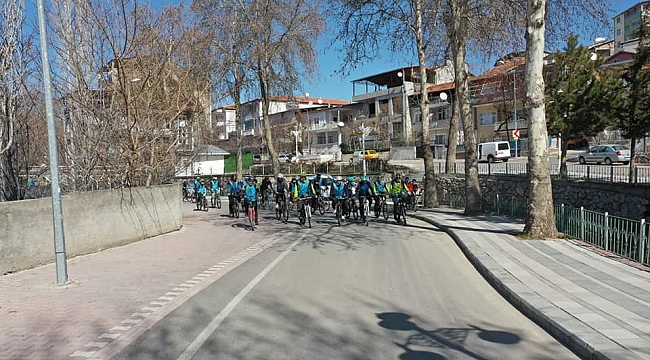 BİSİKLET TUTKUNLARI, YEŞİLYURT KENT KONSEYİNDEN GÜNDÜZBEY'E KADAR PEDAL ÇEVİRDİ