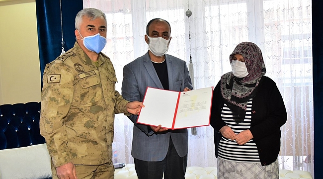 Şehit Özbey’in Ailesine “Şehadet Belgesi” Takdim Edildi