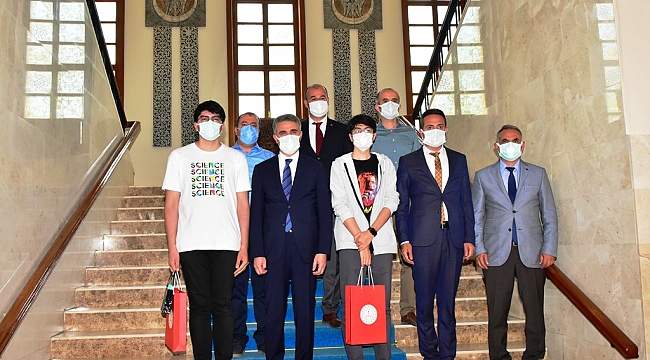 İSEF’te dünya birincisi olan Malatyalı öğrenci ödüllendirildi