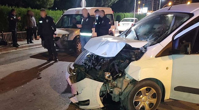 "Dur" ihtarına uymayan alkollü sürücü ekip aracına çarptı: 3 polis yaralandı
