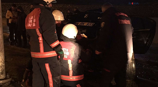 Malatya'da kontrolden çıkan otomobil kaza yaptı: 2 kişi yaralandı