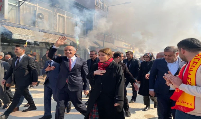 AK Parti Büyükşehir Başkan Adayı Sami Er Akçadağ ilçesinde