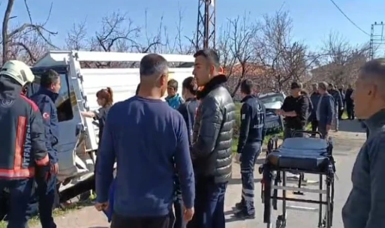 Malatya'da kamyonet ile otomobil çarpıştı: 3 yaralı