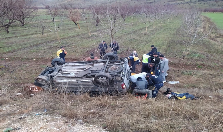 Malatya'da tekeri patlayan otomobil şarampole uçtu: 8 yaralı