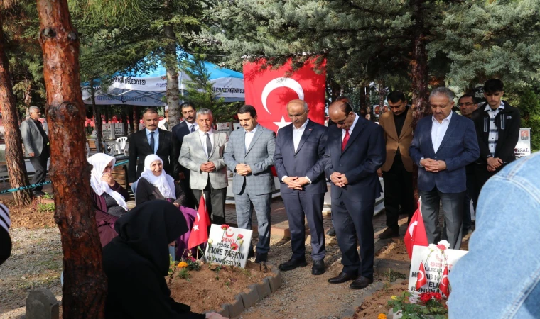 Malatya’da şehitlikte hüzünlü bayram