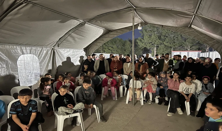 Akçadağ Belediye Başkanı Ulutaş, depremzedelerle iftar yaptı