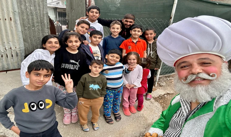 Evde tiyatro etkinliğiyle özel çocukların yüzü gülüyor