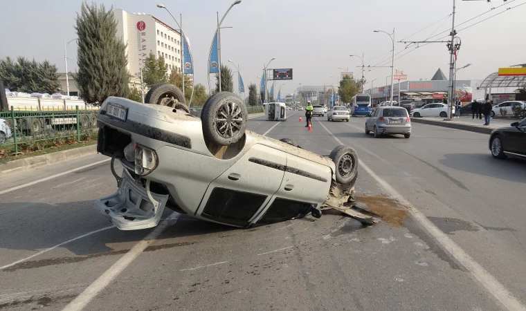 Kent Merkezinde Kaza: 3 Kişi Yaralandı