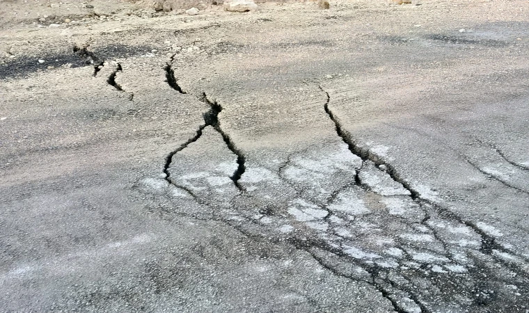Darende–Elbistan Yolunda Heyelan Alarmı: Çatlaklar Ve Çökmeler Endişe Yarattı