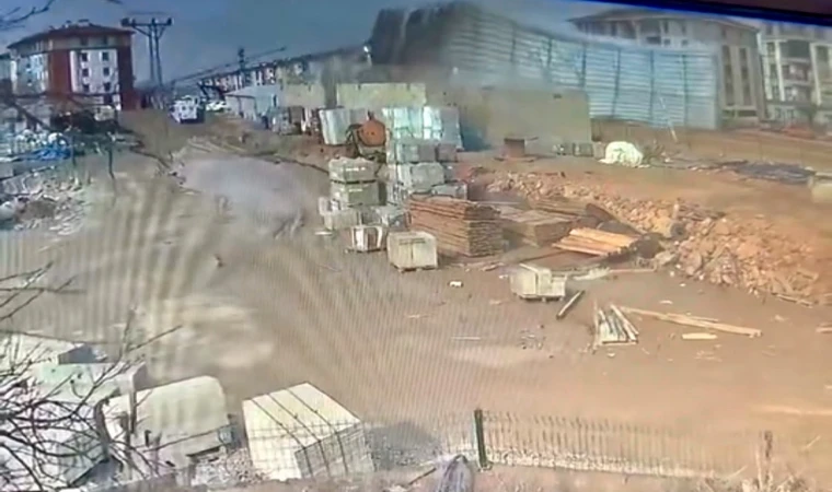 Malatya’da Şiddetli Rüzgar Çatıyı Uçurdu, O Anlar Kamerada