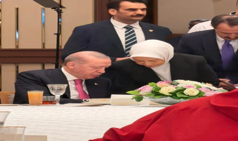 Cumhurbaşkanı Erdoğan ve Öznur Çalık Beştepe’de Gençlerle İftarda Buluştu