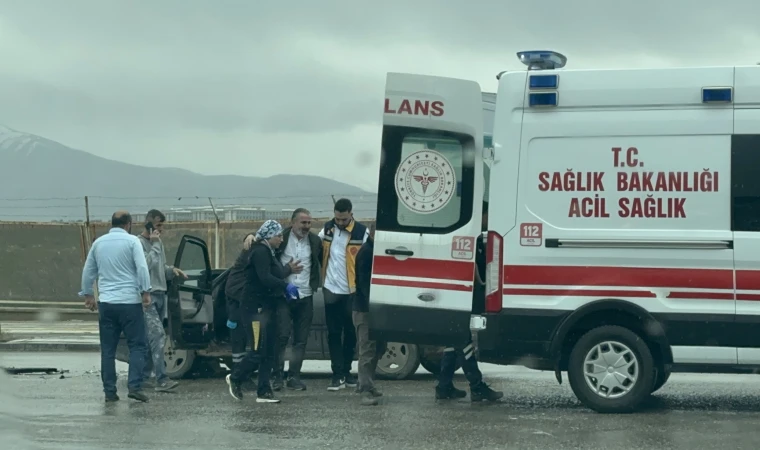 Kuzey Kuşak Yolu’nda İki Araç Çarpıştı: 1 Yaralı