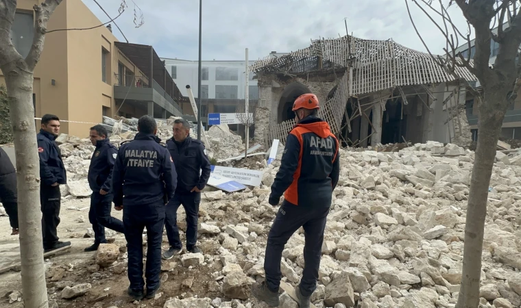 Restorasyon Yapılan Tarihi Camide Çökme: 1 Yaralı