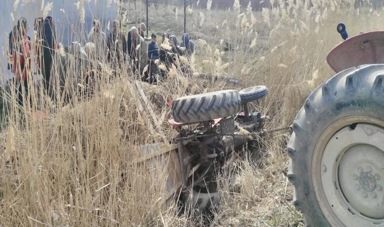 Yazıhan’da Traktör Kanala Devrildi: 2 Yaralı