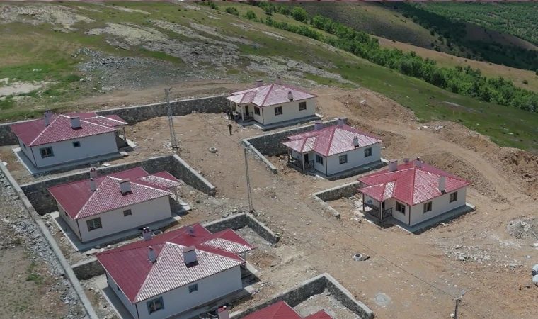 Ballıkaya Mahallesi'ndeki Deprem Konutlarında Teslim Gecikmesi Tepki Çekiyor