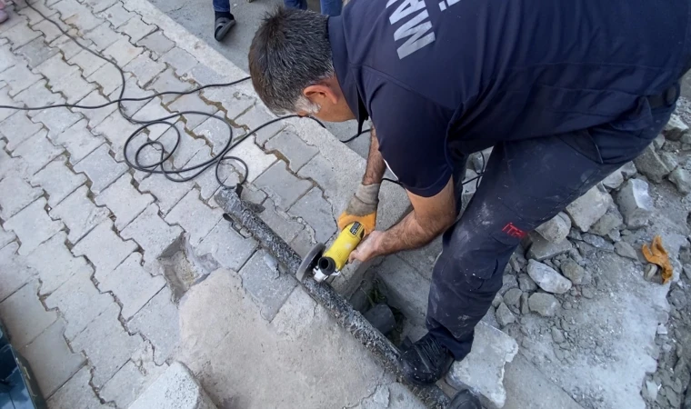 Beton Kırıldı, Boru Kesildi: Yavru Kediye Umut Operasyonu