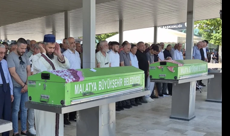 Malatya’daki Aile Faciasında Anne ve Kız Son Yolculuğuna Uğurlandı