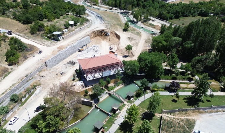 Battalgazi’de Tasarruf Seferberliği: Park ve Bahçeler Kendi Ürettiği Çim ve Fidanlarla Güzelleşiyor