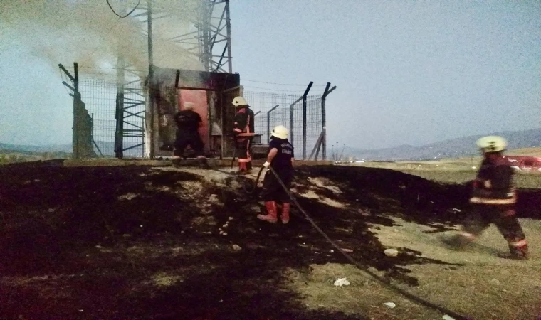 Malatya-Elazığ Yolundaki Baz İstasyonunda Yangın