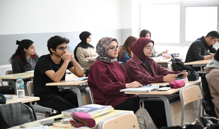 Malatya’da 200 Öğrenciye Ücretsiz Üniversiteye Hazırlık Desteği