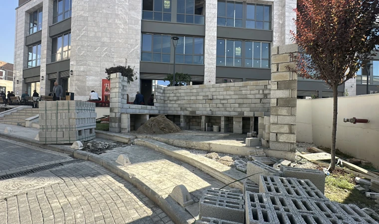 Yeni Çarşısında Yanlıştan Dönüldü: Muhtarlık Binası Yıkıldı