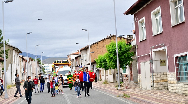YEŞİLYURT BELEDİYESİ BAYRAM COŞKUSUNU SOKAKLARA TAŞIDI