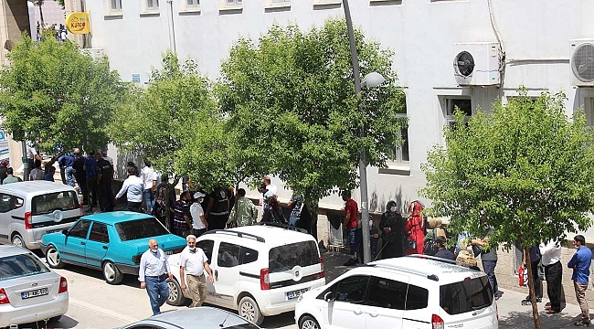Elazığ'da sosyal mesafe kuralları posta kuyruklarında ihlal ediliyor 