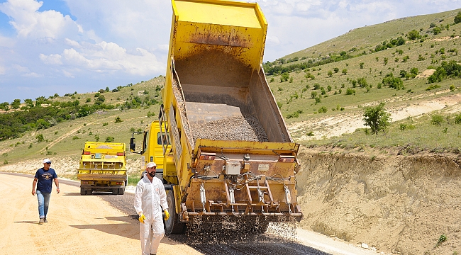İlçelerde asfaltlama çalışmaları devam ediyor