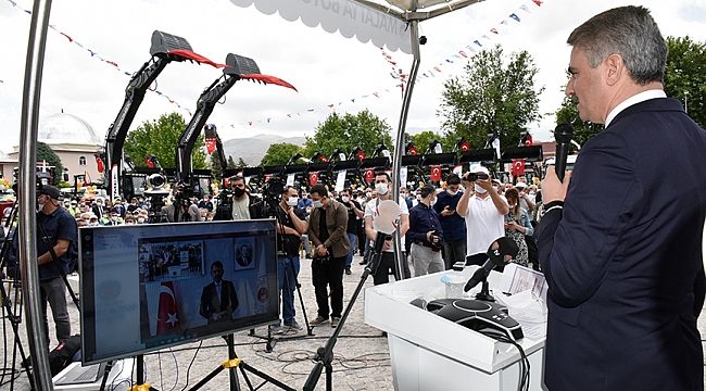 Vali Baruş Büyükşehir Belediyesi Araç Tanıtım Törenine Katıldı