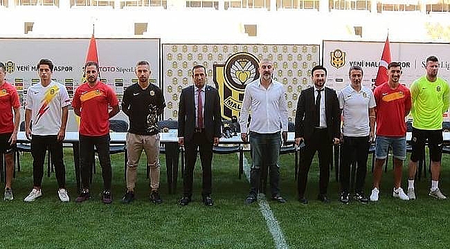 Yeni Malatyaspor'da Toplu İmza Töreni