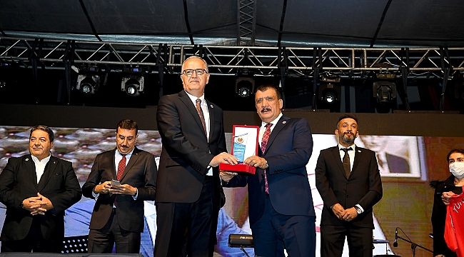 KERNEK MEYDANI AÇILIŞINDA ‘KERNEK ONUR ÖDÜLLERİ’ VERİLDİ