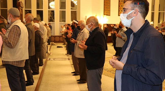 Mevlid Kandil’inde Kudüs’ün özgürlüğü için eller semaya kalktı 