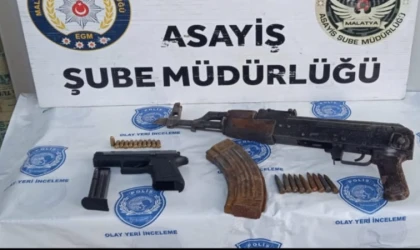Şüphe Üzerine Durdurulan Araçda Kalaşnikof ile Tabanca Ele Geçirildi