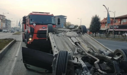 Direksiyonun hakimiyetini kaybeden araç devrildi