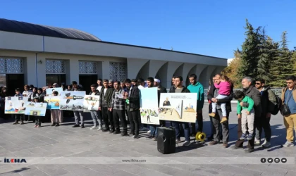 Üniversiteliler, Gazze'de şehit edilen öğrenci ve eğitim çalışanlarını andı