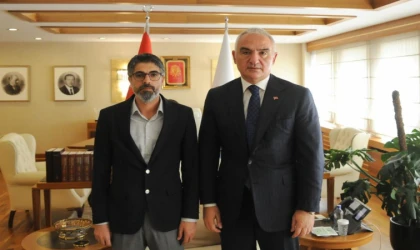 Bakan Ersoy depremi anlatırken gözyaşlarını tutamadı
