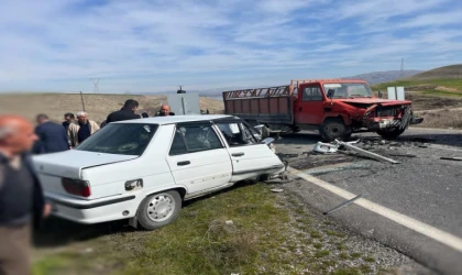 Malatya’da otomobil ile kamyonet çarpıştı: 1 ölü