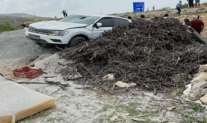 Kontrolden çıkan cip yol kenarına savruldu: 4 yaralı