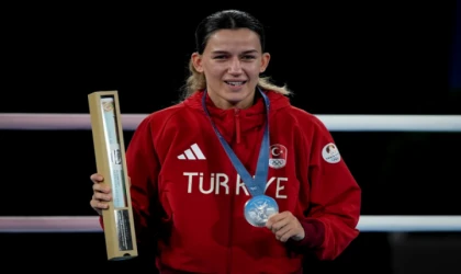 Milli boksör Hatice Akbaş'tan gümüş madalya