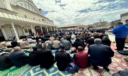 Bayram sonrası cuma namazı, yoğun katılımla kılındı