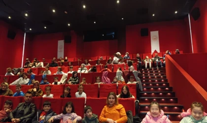 Erzurum’da çocuklara sinema keyfi