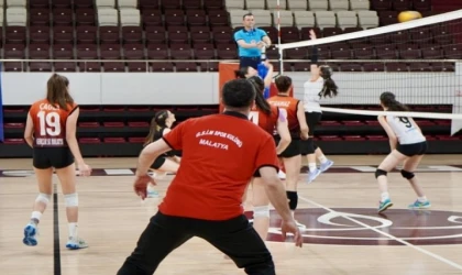 Malatya Gençlik ve Spor İl Müdürlüğü Voleybol Takımı grup şampiyonu oldu