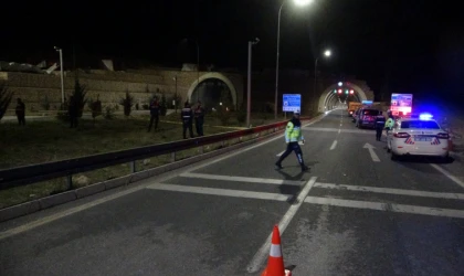 Malatya'da tır yangını nedeniyle ulaşıma kapan tünel trafiğe açıldı