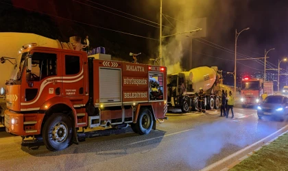 Seyir halindeki beton mikseri alev aldı